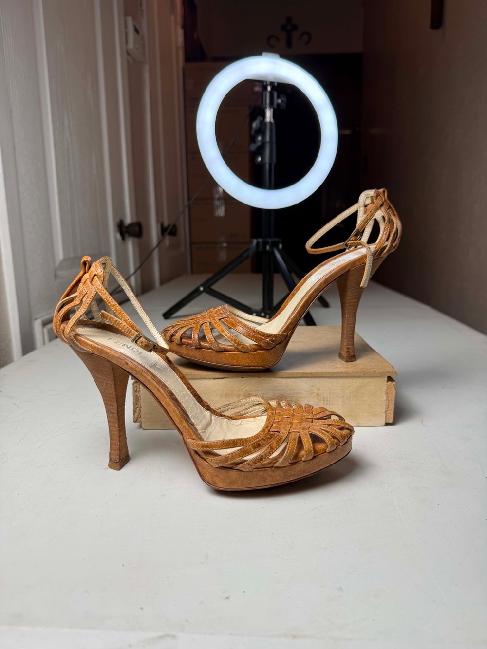 Damage Fendi Coral Bowpeeptoe
Heels Sz 37.5 / US 7.5 sole gell is about to crack